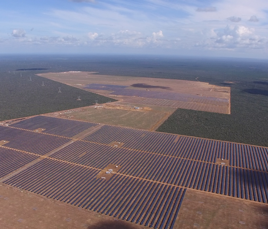 Fotos de parques geração solar no Piauí