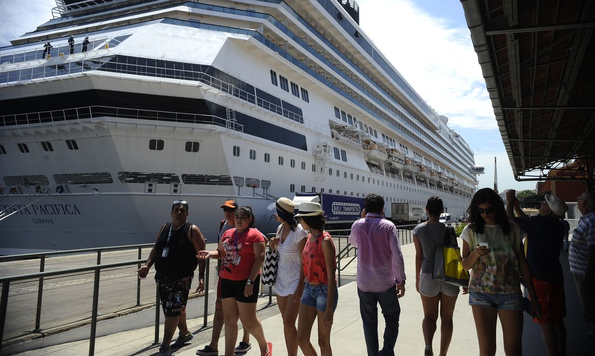 Itajaí recebe 2,5 mil turistas com cruzeiro MSC Orchestra