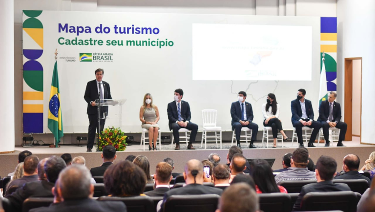 Ministro Gilson Machado Neto discursa na cerimônia de abertura do sistema de atualização do Mapa do Turismo. Crédito: Roberto Castro/MTur