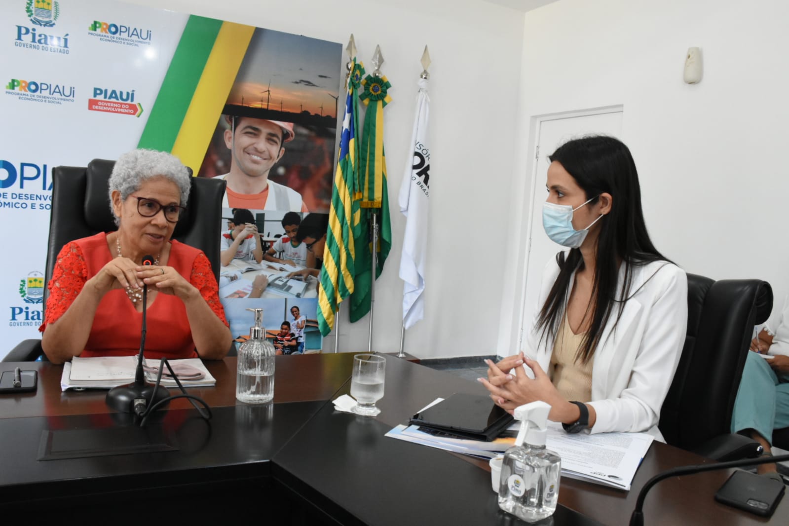 A governador Regina Sousa e a superintendente da Suparc, Érica Feitosa