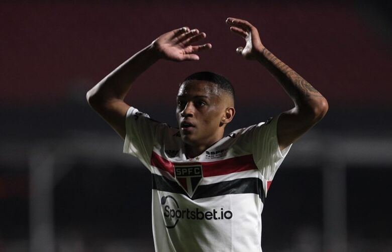 Palmeiras supera São Paulo no Morumbi e garante classificação