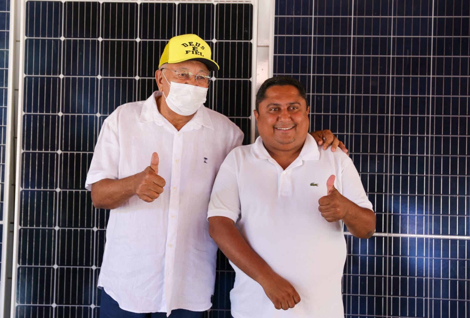 Dr. Pessoa e Maykon Silva durante a aula inaugural do curso sobre energia solar