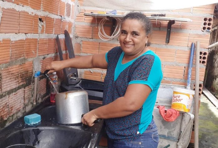 Com a PPP, o abastecimento de água chegou nas residências de bairros mais distantes de Teresina, uma conquista que está sendo possível por causa da parceria entre empresa e o Governo do Piauí