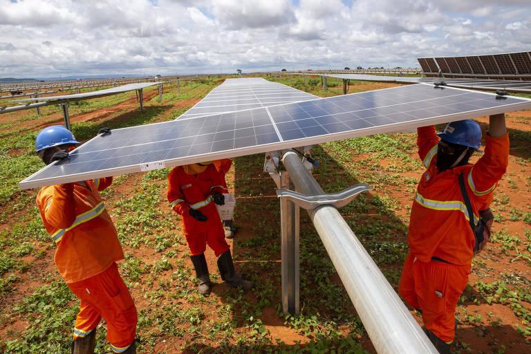 Empresas de energia solar recorrem ao sistema de fornecimento de energia elétrica por meio de assinatura, com abatimento médio de 15% na conta