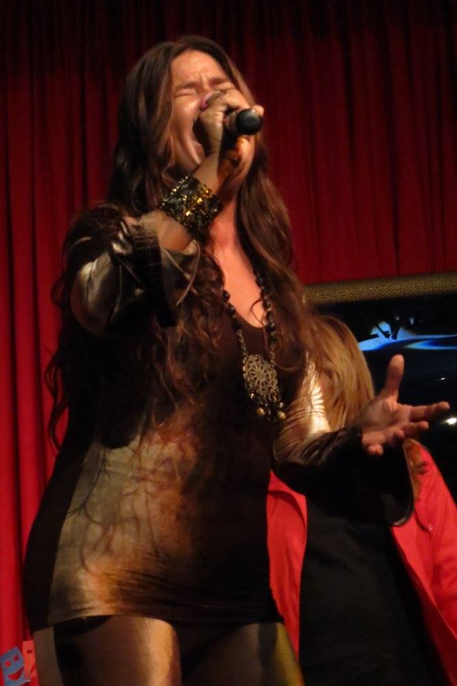 Cláudia Simone é um das cantoras do Piauí que mais interpreta as músicas que foram deixadas pelo tropicalista piauiense Torquato Neto