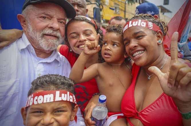 Com a nova política de salário mínimo, Lula quer beneficiar as pessoas que estão na base da sociedade e ajudam a impulsionar a geração de riquezas