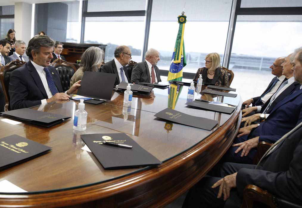 Na entrevista a jornalistas ao sair do STF, Lula disse que vai trabalhar 24 horas para resolver os graves problemas que o Brasil está vivendo. Foto: Nelson Jr./STF.