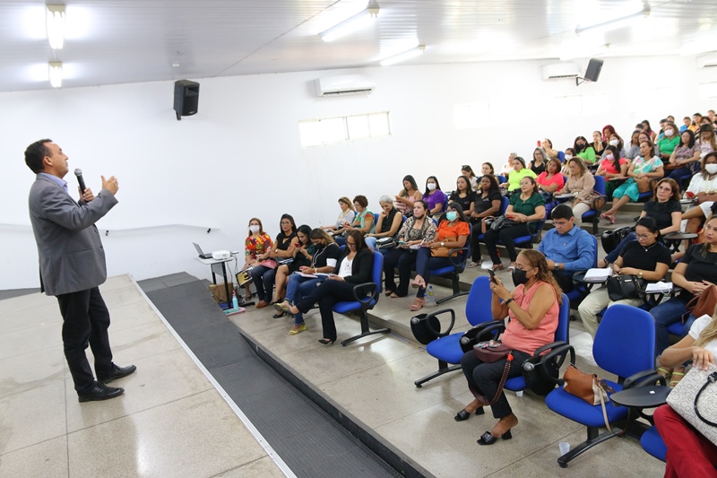 O secretário Municipal da Educação de Teresina, Nouga Cardoso, participou do evento que marcou a formação de gestores da educação infantil na capital do Piauí