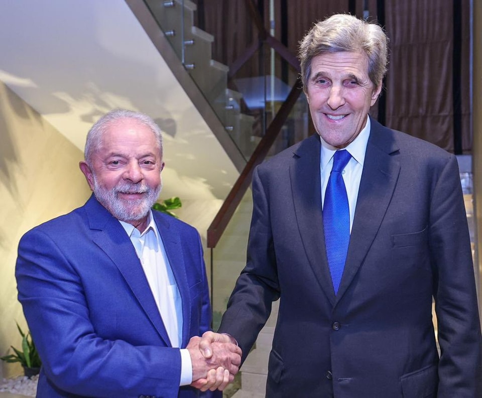 Lula com John Kerry, representante dos Estados Unidos na COP27 no Egito, quando estabeleceram relações bilaterais que estavam paralisadas