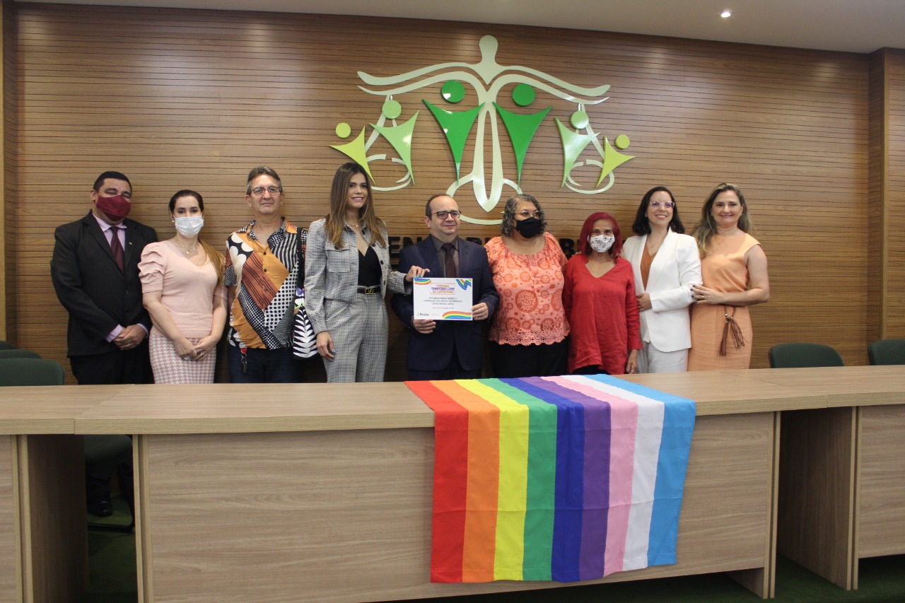 O Grupo Matizes entregou, nesta quarta-feira (23), o Selo Teresina Território Livre de LGBTQIfobia à Defensoria Pública do Piauí.