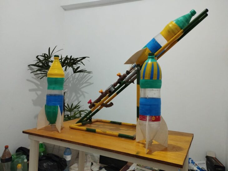 Mais de 100 foguetes foram feitos e lançados por estudantes de escola estadual em Luzilândia