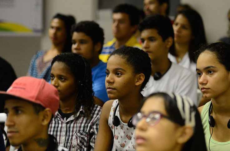 Número de jovens que não estudavam nem estavam ocupados foi de 12,7 milhões em 2021- Foto: Fernando Frazo/Agência Brasil