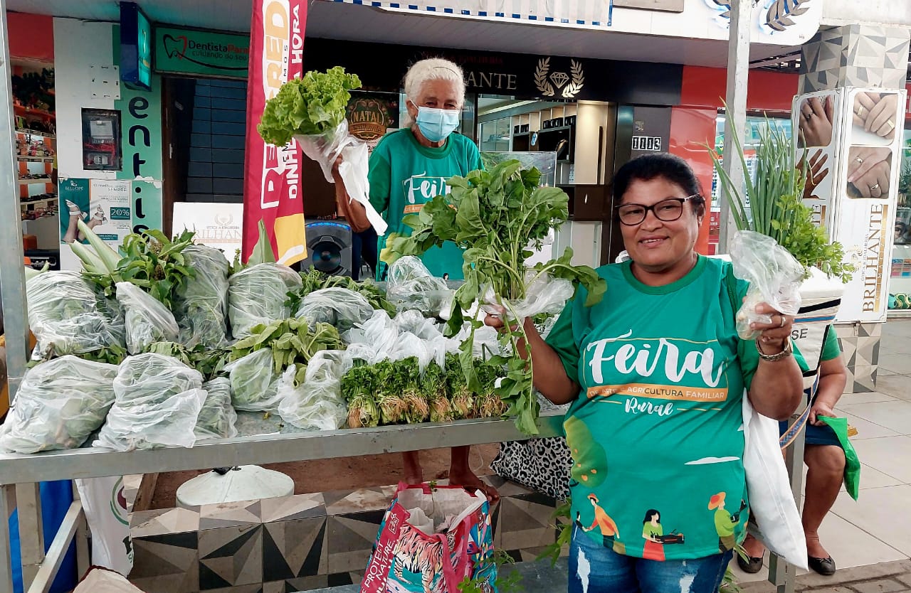 Os produtos dos agricultores familiares foram vendidos na feira realizada nesta sexta, 2, na Rua Climatizada em Teresina