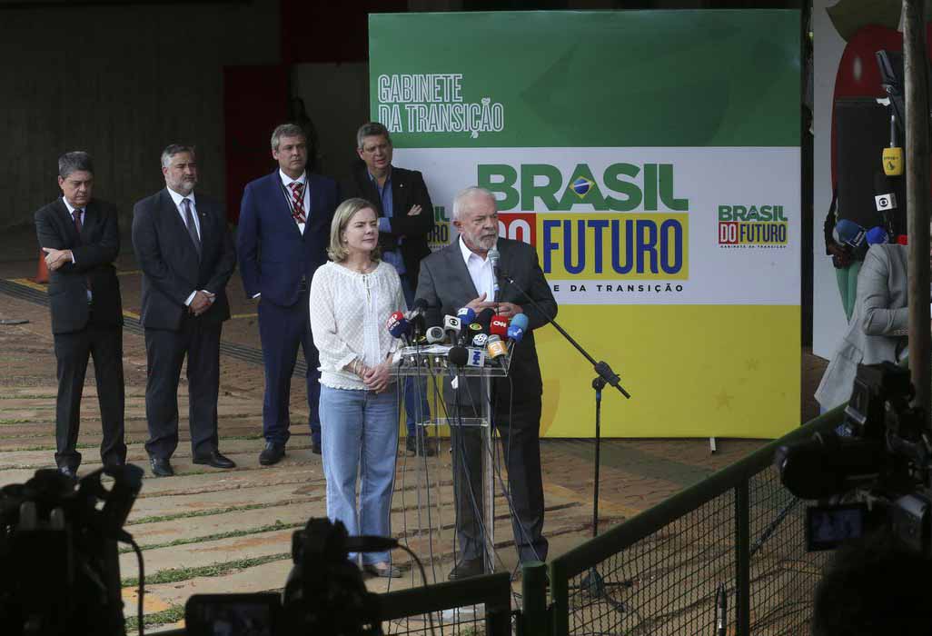  Lula concedeu entrevista na manhã desta sexta-feira, 2, quando reafirmou o compromisso de trabalhar pelos mais pobres. Foto: Antônio Cruz/Agência Brasil