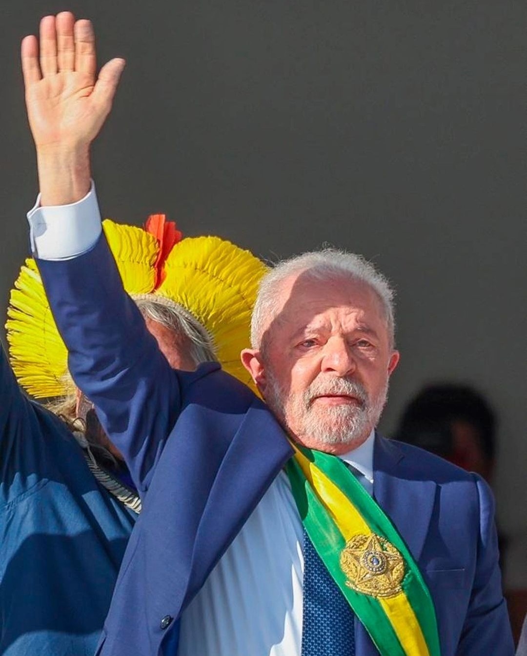 Lula ficou muito emocionado ao receber a faixa dos brasileiros. (Foto: Ricardo Stuckert)