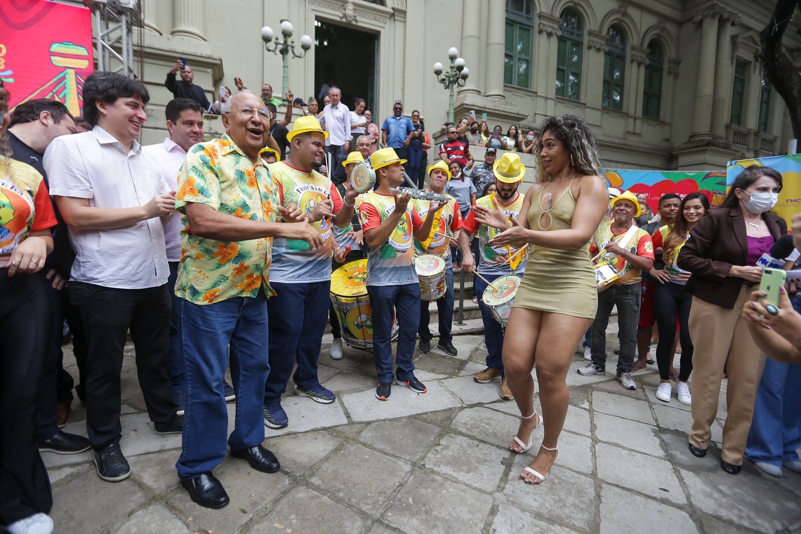 O prefeito de Teresina, Dr. Pessoa, ainda dançou durante o lançamento do Carnaval 2023 na capital