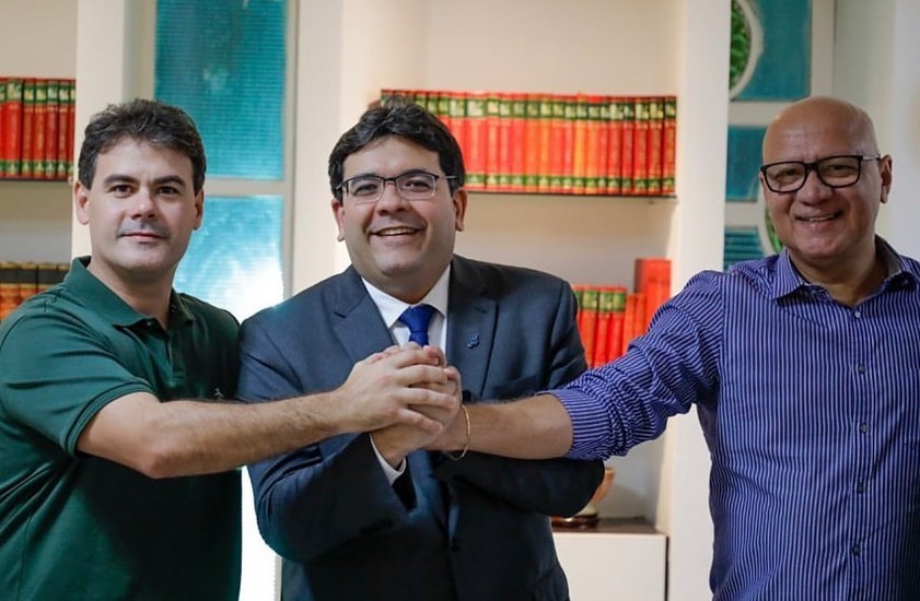 O governador Rafael Fonteles com os dois presidentes da Alepi, sendo o primeiro do biênio 2023/2025 Franzé Silva, do PT, e no segundo biênio, Severo Eulálio, do MDB