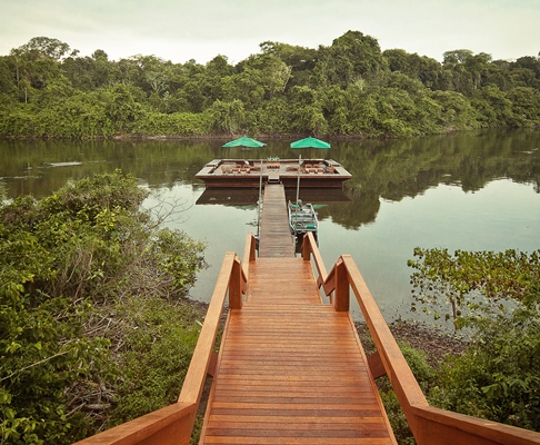 Um hotel construído no meio da selva amazõnica é um dos locais mais paradisíacos do mundo por incentivar o turismo responsável que respeita o meio ambiente