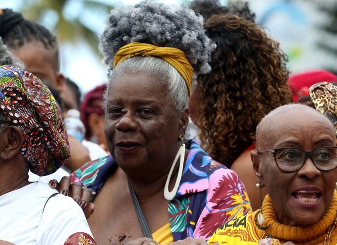 A escritora Conceição Evaristo, na IX Marcha das Mulheres Negras do Rio de Janeiro, na luta contra o racismo, discriminação e contra a desigualdade salarial - Tânia Rêgo/Agência Brasil