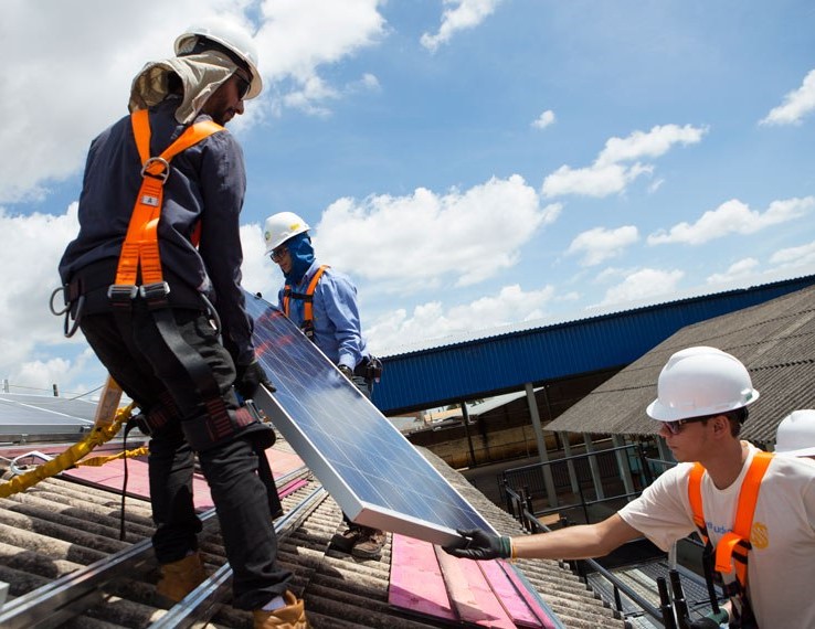 A área de energia solar está em franca expansão e está precisando muito de profissionais qualificados para desempenhar os trabalhos de instalações