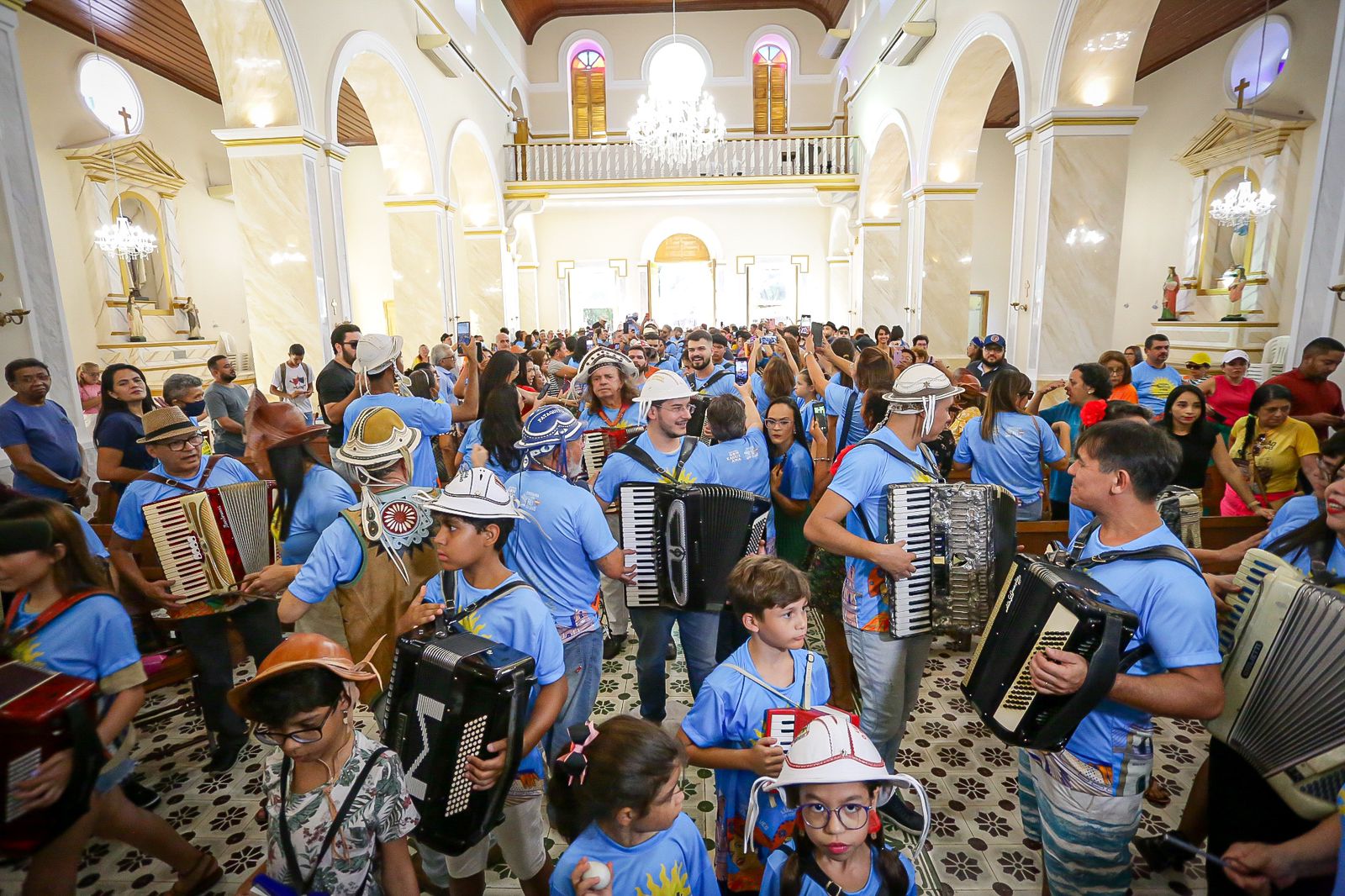 A sanfona já atrai muitas crianças na Procissão das Sanfona, uma deixa para o Palácio da Música de Teresina oferecer curso para quem gostaria de aprender a toca o instrumento