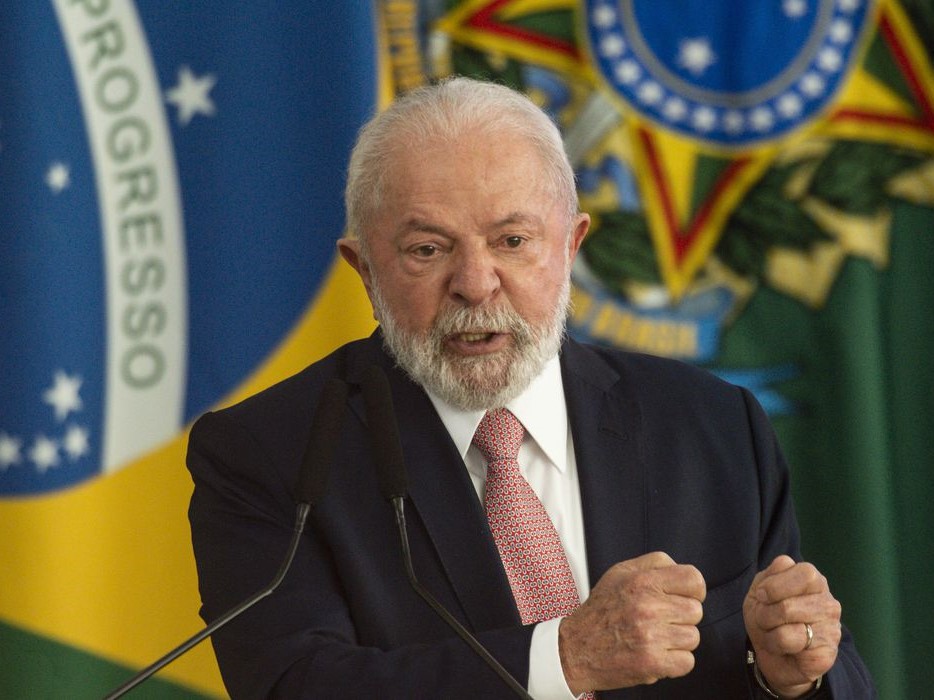 Lula disse que o edital do PAC Seleções estará aberto de 9 de outubro a 10 de novembro para receber as propostas dos governadores e prefeitos.