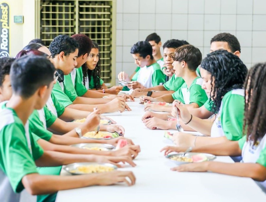 A carne de carneiro ofertada na merenda escolar agrada alunos de escolas públicas estaduais. Foto: Divulgação/CCOM