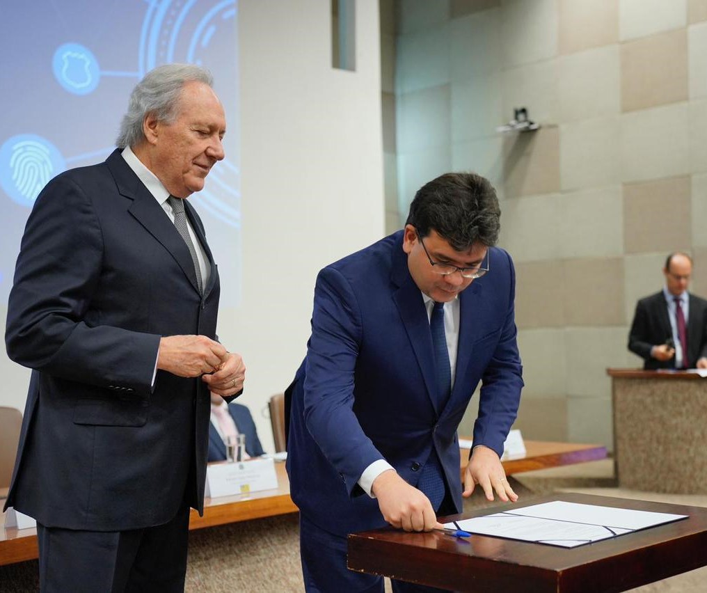 Em Brasília, com o ministro Ricardo Lewandowski, o governador Rafael Fonteles assinou acordo para a elaboração de um Protocolo Nacional de Atuação Unificada de Recuperação de Celulares Furtados ou Rou