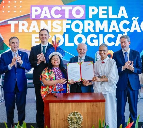 De acordo com o pacto, o Executivo deverá ampliar o financiamento e reduzir o custo do crédito para setores, projetos e práticas ambientalmente sustentáveis. (Foto: Cláudio Kbene / PR)