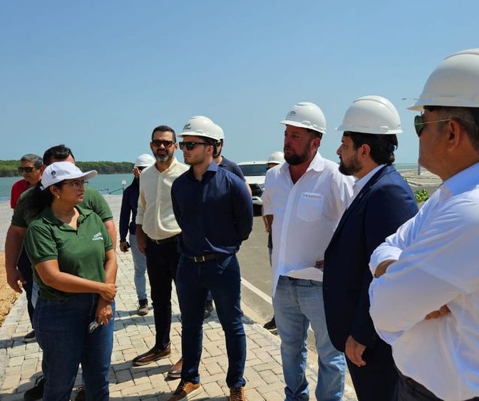 A equipe da Investe visitou as obras do porto, do cais e da terraplanagem, referentes ao terminal pesqueiro e, ainda, na sede administrativa. 