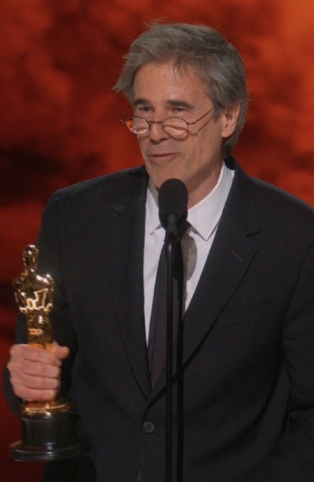 O diretor Valter Salles recebeu o troféu. (Foto: Reprodução/TV Globo)