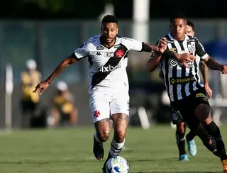 Tentando melhorar na classificação, Santos e Vasco jogam na Vila