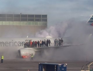 Pânico! Avião em Chamas Força Evacuação Urgente em Denver