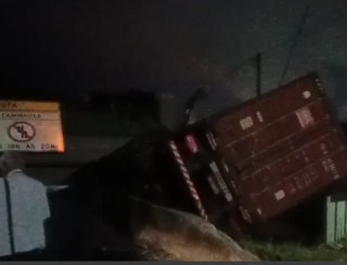 Em SP, Via Anchieta é liberada nesta manhã após queda de passarela