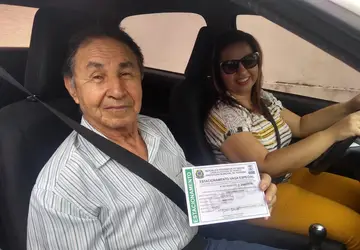 Idosos com 60 anos ou mais têm direito ao cartão para estacionamento em Teresina
