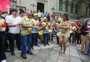 O prefeito de Teresina, Dr. Pessoa, ainda dançou durante o lançamento do Carnaval 2023 na capital