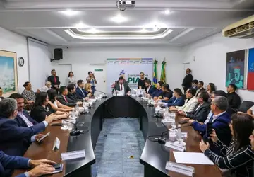 O governador Rafael Fonteles recebeu prefeitos dos municípios da região Norte do Piauí para tratar sobre políticas públicas que serão implementadas em benefício da população