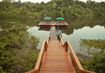 Um hotel construído no meio da selva amazõnica é um dos locais mais paradisíacos do mundo por incentivar o turismo responsável que respeita o meio ambiente