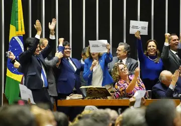 O governador do Piauí, Rafael Fonteles, que estava na Câmara durante a votação, ganhou destaque nacional após a votação da reforma por ter articulado a aprovação junto aos governadores no país
