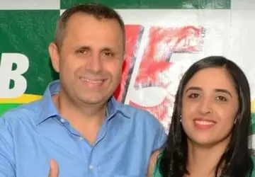 O vice-prefeito Arilson Romão e a prefeita de Jurema do Piauí, Kaylanne Dias, em foto feita na época da campanha eleitoral