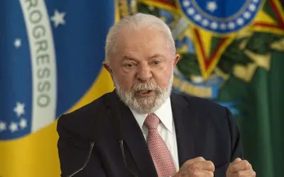Lula lança edital de R$ 65,5 bilhões para municípios e pede a contratação de pessoas das comunidades
