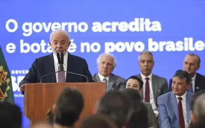Lula nova programa que facilita crédito e renegocia dívidas de pequenos negócios
