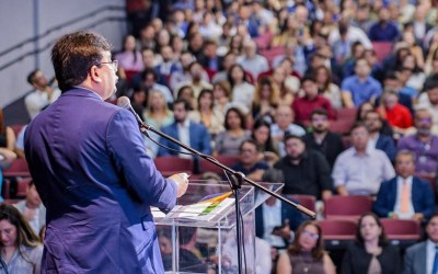 Rafael Fonteles lança livro sobre as diretrizes para o desenvolvimento sustentável do Piauí