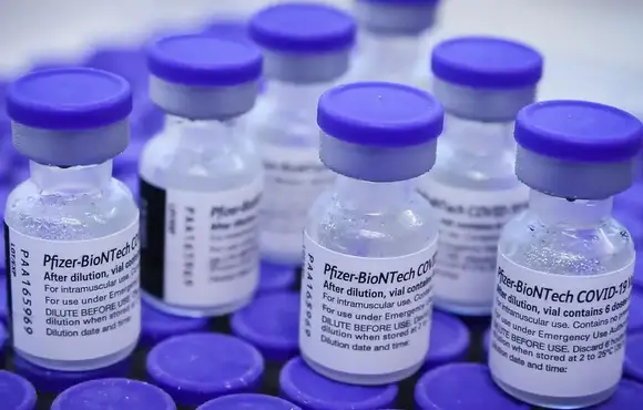 Novas vacinas contra covid-19 chegam na próxima semana para distribuição junto aos Estados